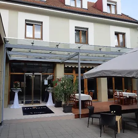 Hotel London Boutique & Restaurant