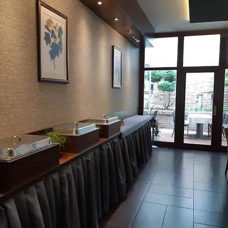 London Boutique & Restaurant