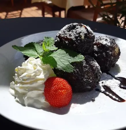 Hotel London Boutique & Restaurant 3*