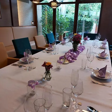 Hotel London Boutique & Restaurant