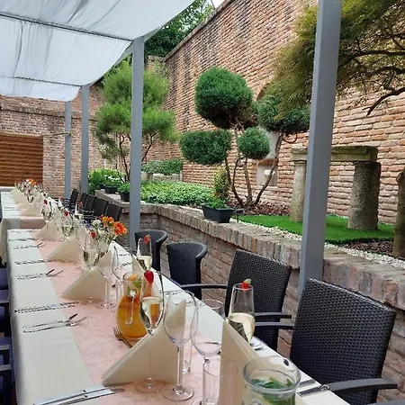 Hotel London Boutique & Restaurant