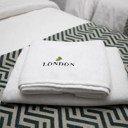 London Boutique & Restaurant 3*