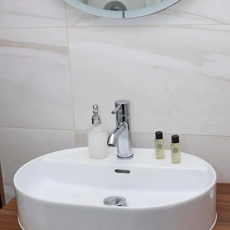 London Boutique & Restaurant Hotel 3*