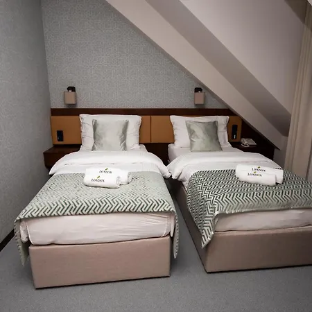 Hotel London Boutique & Restaurant 3*