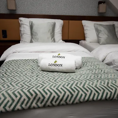 Hotel London Boutique & Restaurant 3*