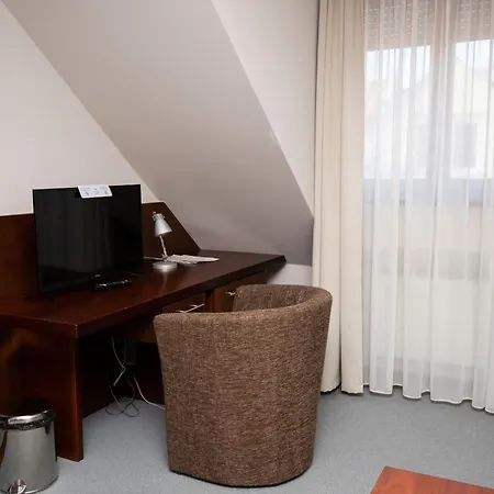 London Boutique & Restaurant 3*