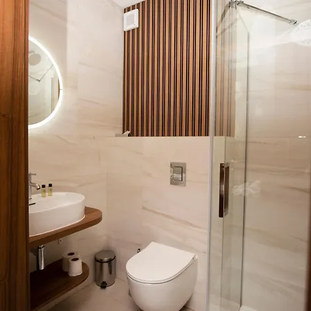 Hotel London Boutique & Restaurant 3*