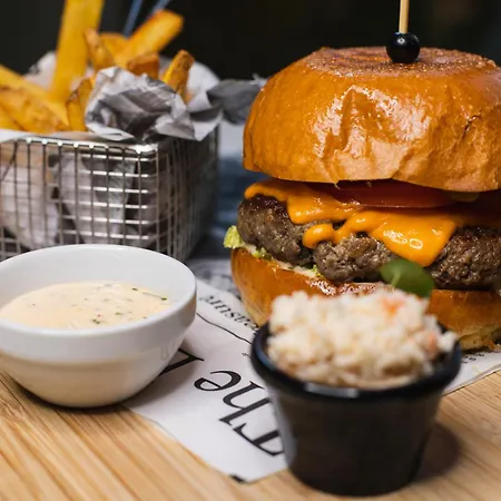 Hotel London Boutique & Restaurant 3*