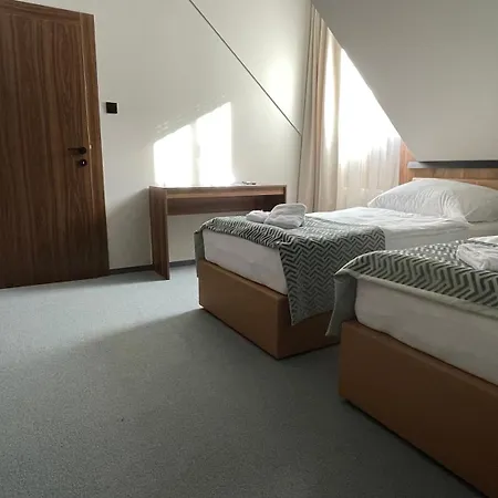 Hotel London Boutique & Restaurant 3*