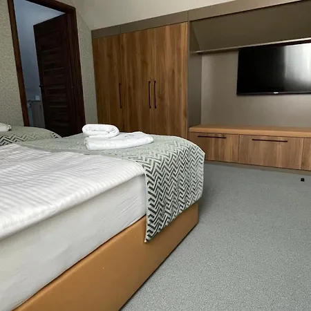 Hotel London Boutique & Restaurant 3*